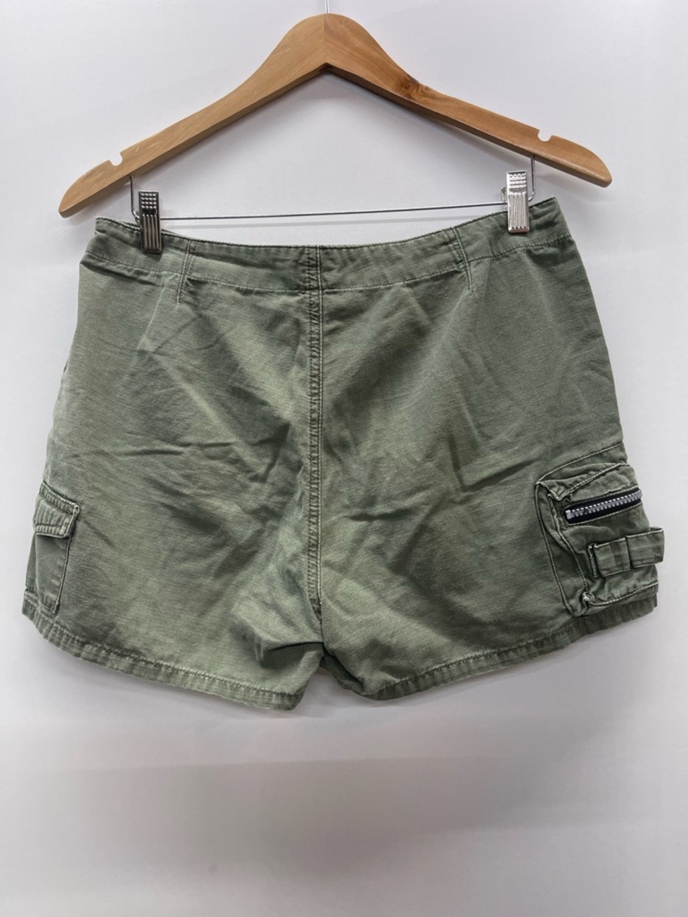 Z. Cavaricci Olive Green Cargo Shorts with Zip Pocket vintage Y2K - Picture 2 of 3